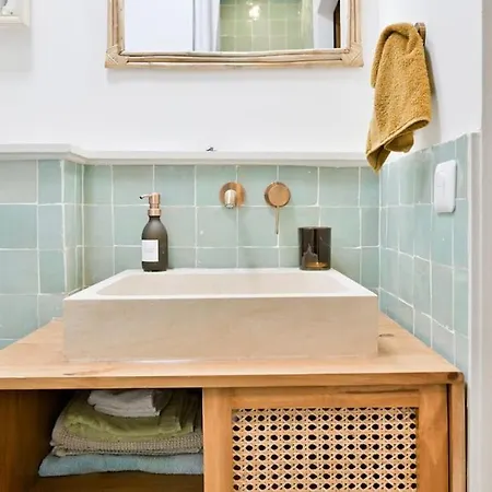 Studio Cache, Canal Saint-martin Paris