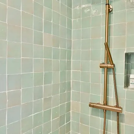 Studio Cache, Canal Saint-martin Apartment *